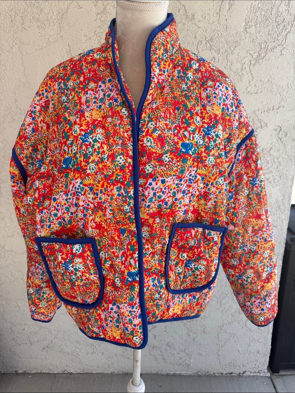 Women’s Floral Quilted Jacket in Multicolor with front pocket details size XL